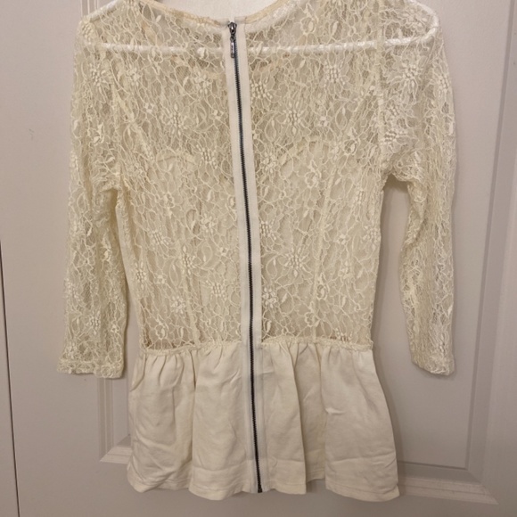 *GUESS Cream/white Lace sweetheart peplum top.*-size small - Picture 2 of 4